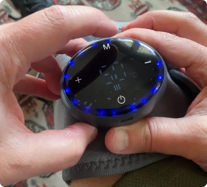 Glokore Knee Massager How to Use Step 2 - Choose Heat and Vibration